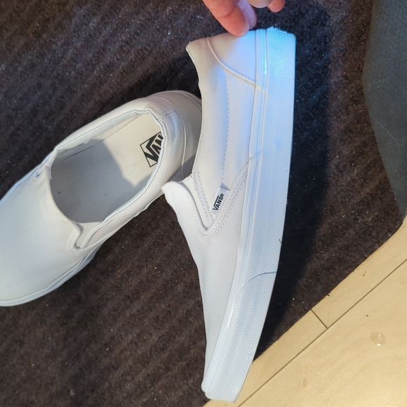 Vans - Picture 2 of 9